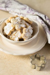 biscotti con le formine, ricette con le mandorle, biscotti glutenfree,